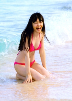 [可愛い]【美少女】美脚でくびれ！松井愛莉ちゃんの水着グラビア＆オフショット画像！