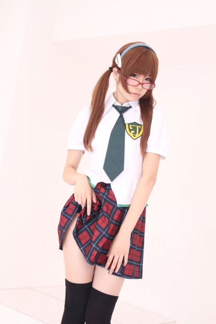 マリコスしてるレイヤーさんがパンツ見せサービスwww