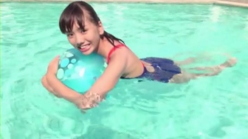 【３次】水着の美少女がプールで遊んでる様子は癒されるねぇw