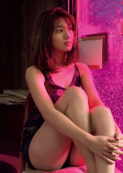 [セクシー]【美少女】まだ２２歳なのに落ち着いたしっとりオーラ・佐藤美希のグラビア画像！