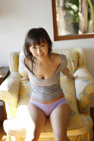 S級美少女・小松彩夏スタイル抜群の水着姿を舐めるように見てくだされ^ ^
