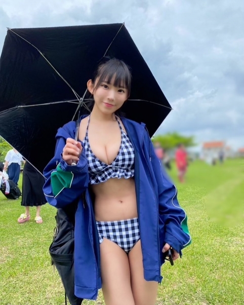 S級美少女・長澤茉里奈＆チェックのセクシービキニ水着特集