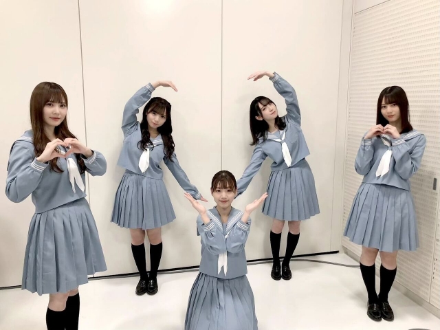 素顔のセーラー姿～日向坂の場合