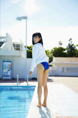S級美少女・小島瑠璃子ブルーの競泳水着　