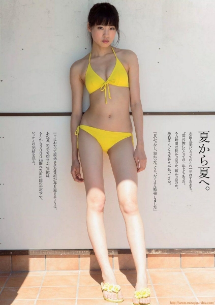 S級美少女・志田友美 グラビア セクシービキニ水着画像「60枚」 代名詞ともいえる美脚に、進化した美尻。 
