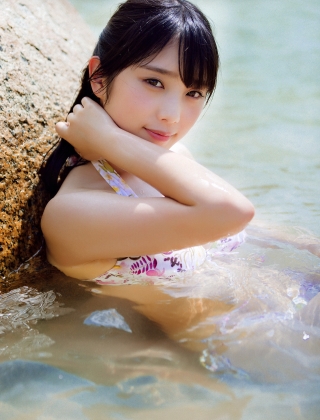 乃木坂46三期生の美少女 与田祐希グラビア水着ビキニ画像