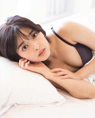 SSS級美女・矢作穂香のセクシービキニ水着画像30枚【人気女優の激レアなグラビア】