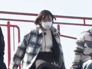 田中瞳アナ　でっかい滑り台で滑る