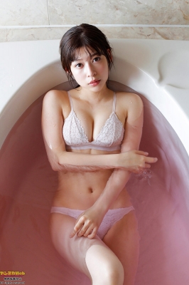 注目の女優・染野有来、 セクシーランジェリー下着＆爽やかビキニ水着姿で芸能界きっての美肌披露