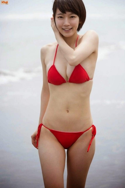 [S級美少女]吉岡里帆の水着ショット！真っ赤なビキニ＆セクシーボディ